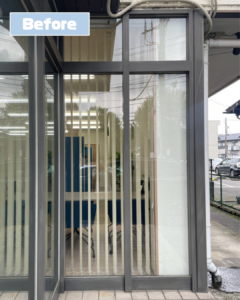 遮熱フィルム施工前の窓ガラス Window before insulating film installation