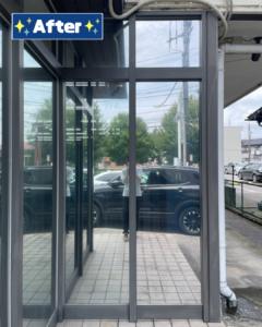 遮熱フィルム施工後の窓ガラス Window after insulating film installation
