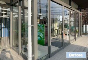 遮熱フィルム施工前の窓ガラス Window before insulating film installation